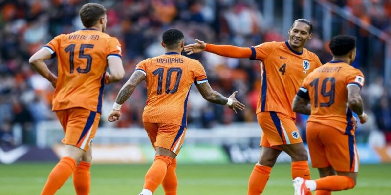 Đội hình ra sân dự kiến của Hà Lan vs Algeria